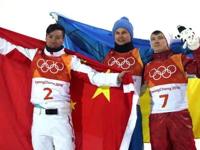 Тренер олімпійського чемпіона Абраменко: спекуляція на фото з прапором – це нерозумно