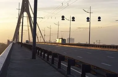 Завтра у Києві буде частково обмежений рух Московським мостом – КМДА