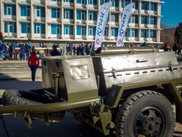 В оккупированном Крыму на Масленицу устроили бег с автоматами