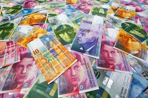 Обмінники Мукачева заполонили фальшиві швейцарські франки