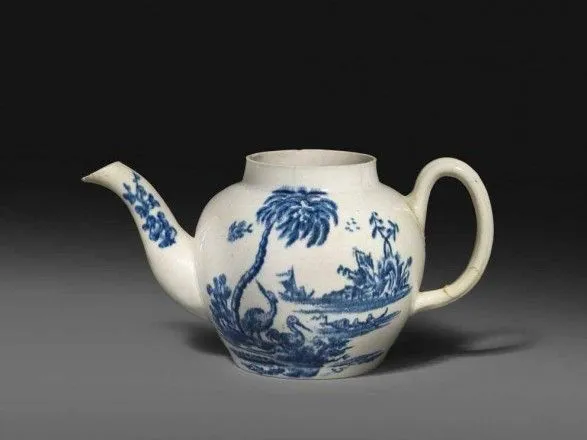 У Великій Британії колекціонер продав чайник за 800 тисяч доларів, придбаний раніше за 20 доларів