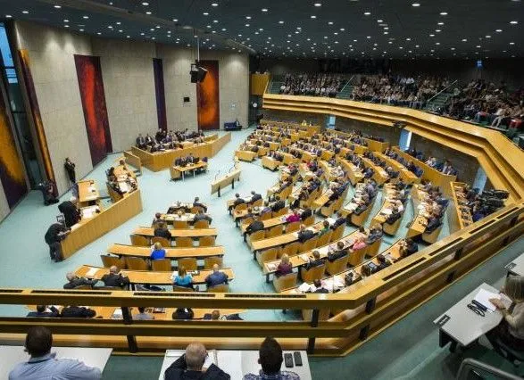 parlament-niderlandiv-skasuvav-rishennya-yake-blokuvalo-asotsiatsiyu-ukrayini-z-yes