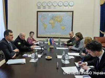 Турчинов встретился с послом Британии: говорили о сотрудничестве, киберзащите и санкциях