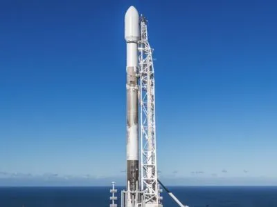 SpaceX запустила Falcon 9 з трьома супутниками на орбіту