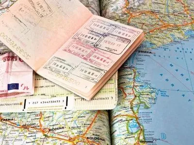 За месяц украинские визовые центры за границей приняли более двух тысяч заявлений