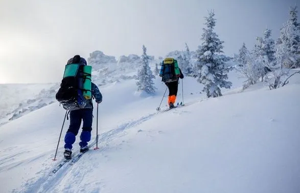 На Закарпатье спасли шестерых заблудившихся лыжников
