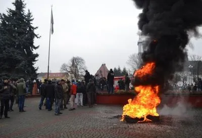 На Закарпатье произошли столкновения во время протеста у райсовета