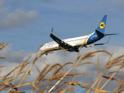 Поки держорган з безпеки польотів лихоманить, над українським небом зростає кількість рейсів