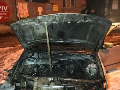 На Подолі скоєно підпал автомобіля