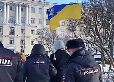 Активиста с флагом Украины задержали на "марше Немцова" в Петербурге