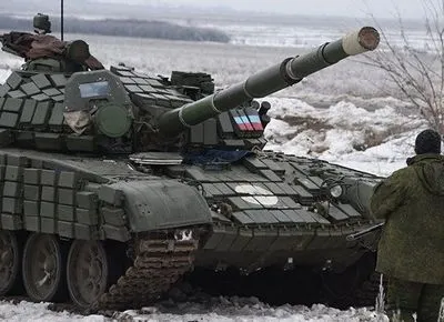 Один згорів, а інший перекинувся: бойовики втратили два танки на Донбасі