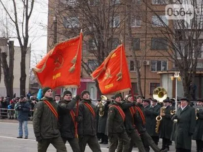 Полиция Кривого Рога открыла дело из-за красных флагов на марше нацгвардийцев
