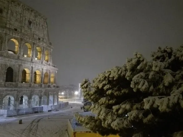 У Римі випало аномально багато снігу