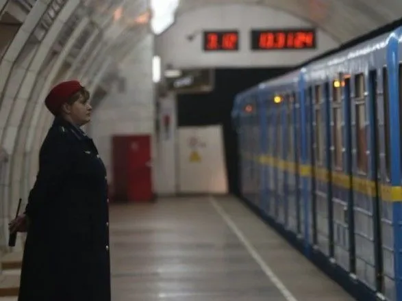 В столичном метро произошла задержка с движением из-за неисправности поезда