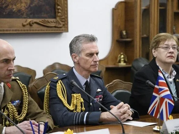 Українські курсанти продовжать навчання у Королівському коледжі ВПС Великої Британії у 2018 році