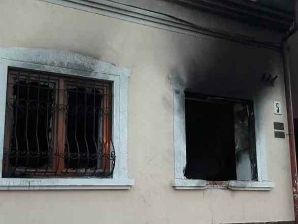 Свідки чули вибух біля Товариства угорської культури Закарпаття