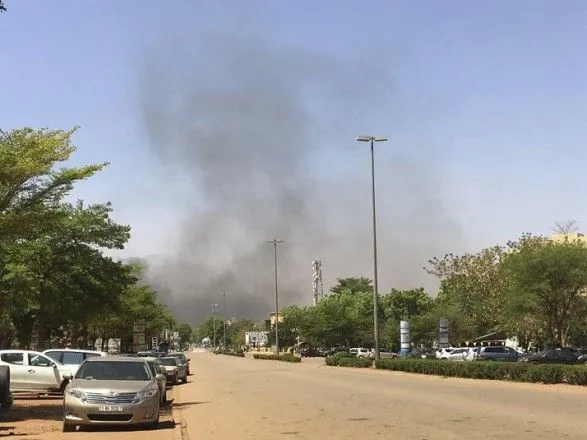 В Буркина-Фасо убили четырех экстремистов, напавших на французское посольство