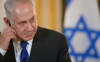 Поліція допитує Нетаньяху та його дружину у справі про корупцію