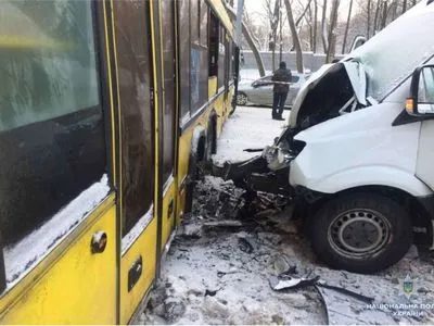 Через ДТП з автобусом на Житомирській трасі госпіталізували трьох людей