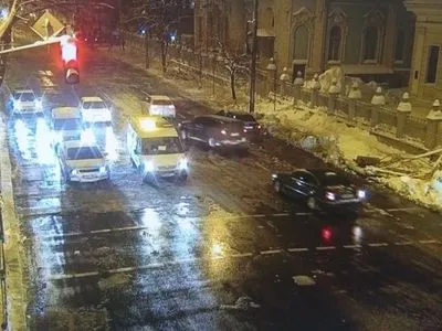 Движение на столичной улице Грушевского разблокировано