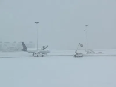 Непогода в Европе: аеропрот Брюссель отменил 130 рейсов