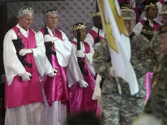 Церква в США попросила своїх прихожан прийти на службу з гвинтівками AR-15