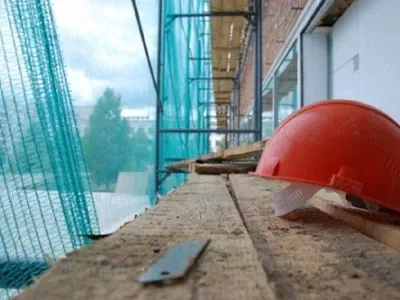 У Львові на будівництві чоловік зірвався з висоти