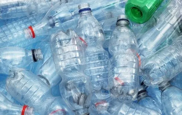 Влада Британії стурбована проблемою пластикового сміття в країні