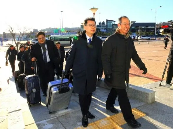 Посредники Южной Кореи прибыли в КНДР