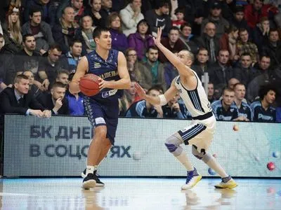 БК "Дніпро" завдав четвертої поразки "Будівельнику" в очних іграх команд у сезоні