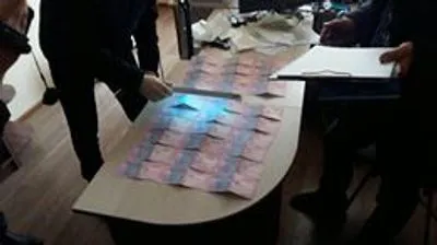 Чиновник Государственной миграционной службы в Закарпатье требовал взятки за внеочередное изготовления биометрических паспортов