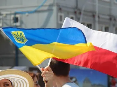 Инфолинию открыли для украинцев, которые работают в Польше