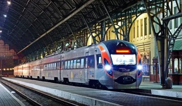 "Укрзализныця" назначила 18 дополнительных поездов к празднику 8 марта