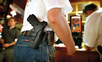 Сенат Флориди підтримав законопроект про озброєння співробітників шкіл