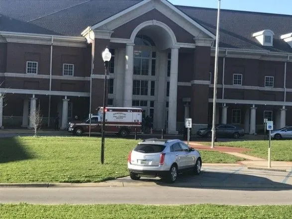 Стрельба в одной из школ Алабамы: погибла 17-летняя девушка