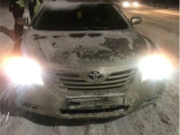 Иностранцы в Киеве напали на таксиста с ножом и похитили его автомобиль