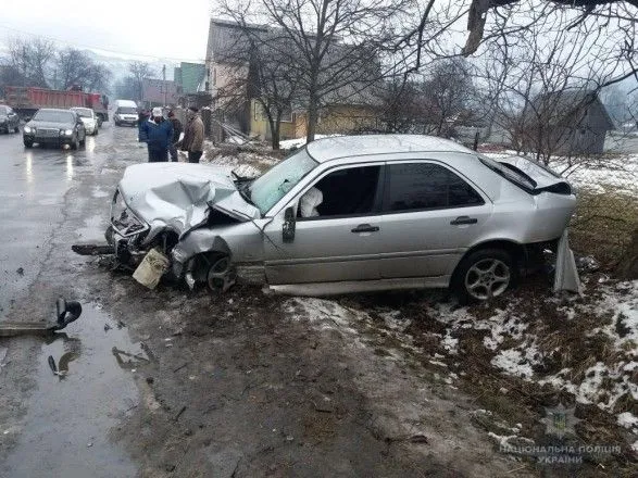 На Закарпатье водитель Мercedes насмерть сбил 11-летнюю девочку