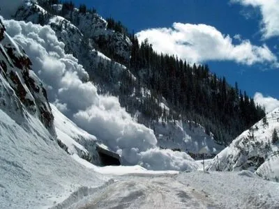 Синоптики объявили значительную снеголавинную опасность в горах Львовской области