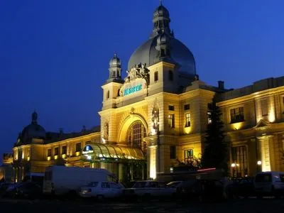 Із залізничного вокзалу Львова евакуювали 360 осіб через "замінування"