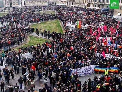 У Флоренції більше десяти тисяч людей вийшли на марш проти расизму