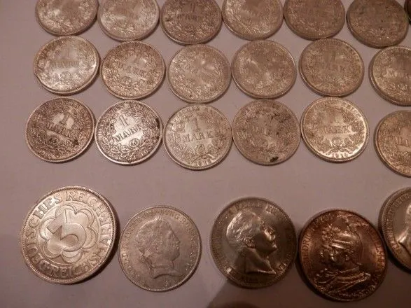Громадянин Молдови намагався вивезти до Росії колекцію старовинних монет