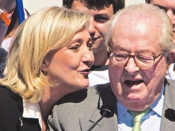 "Национальный фронт" Франции лишил своего основателя статуса почетного председателя