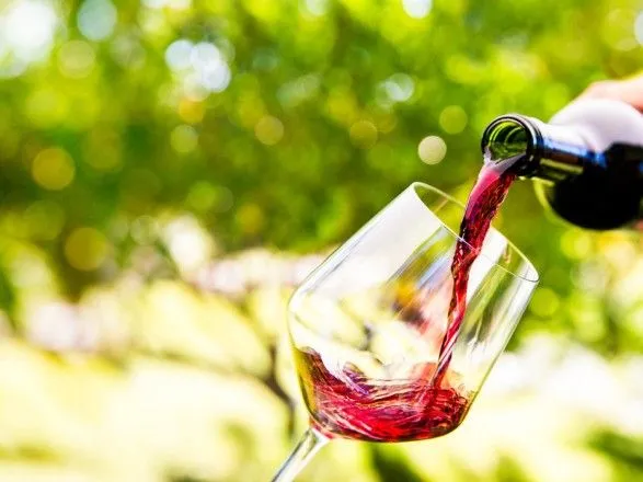 Красное вино спасает от кариеса - ученые