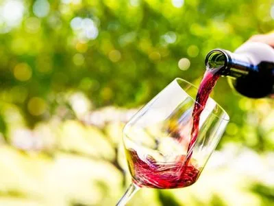 Червоне вино рятує від карієсу - вчені