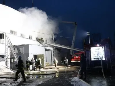 В Киеве потушили горящий склад на Туполева