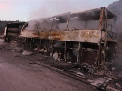 У Туреччині автобус врізався у вантажівку, 13 осіб загинули