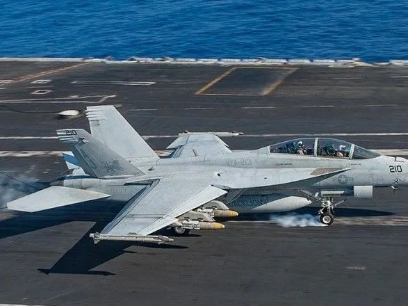 Fox News сообщил о падении истребителя ВМС США у побережья Флориды
