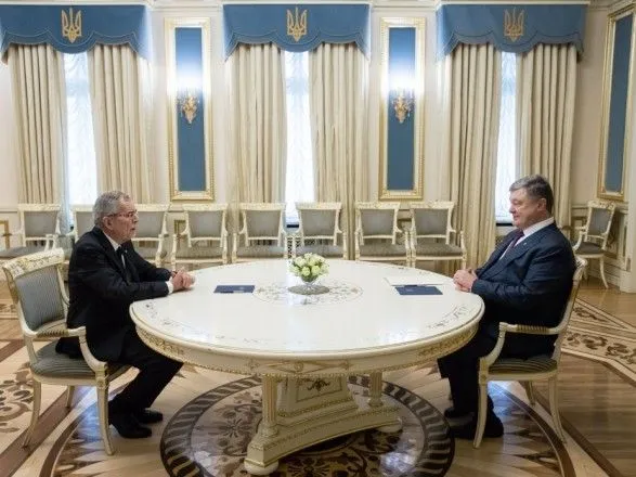 Президент Австрии заверил, что Вена готова внести вклад для миротворческой миссии на Донбассе