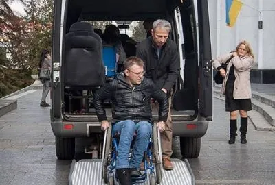 Уряд планує закупити автобуси для людей з інвалідністю на візках