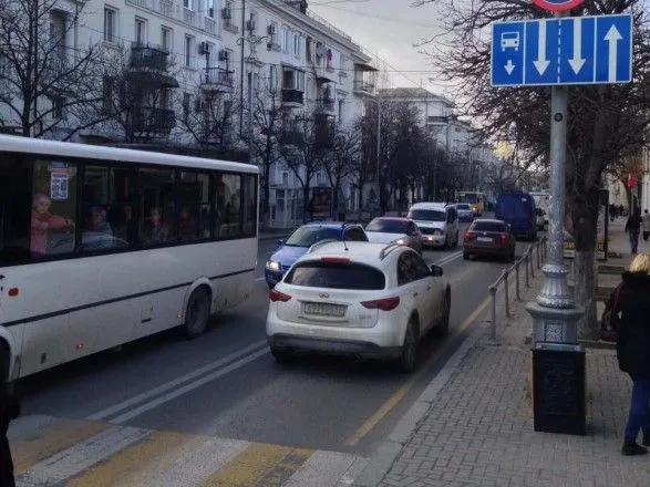 Из-за визита Путина в оккупированный Крым центр Севастополя остановился в пробках
